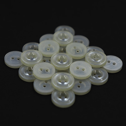 14574 Sullivans 14mm Two Hole Round Plastic Button 2 Hole - Clear Cream - 65 In A Tube
