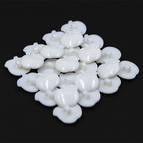 14790 Sullivans 16mm Kids Plastic Button With Shank - White Apple - 35 In A Tube