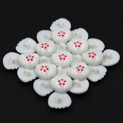 14807 Sullivans 15mm Kids Plastic Button With Shank - White Strawberry - 35 In A Tube