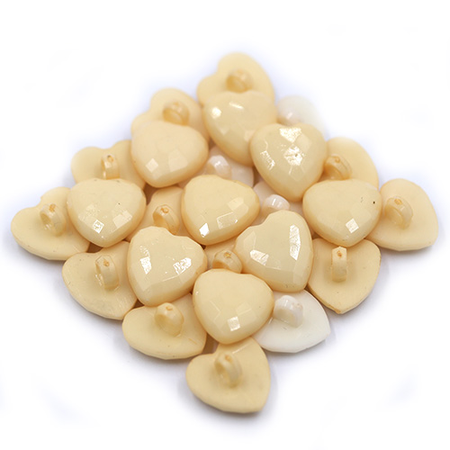 14822 Sullivans 15mm Kids Plastic Button With Shank - Cream Heart - 35 In A Tube
