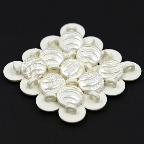14836 Sullivans 15mm Round Plastic Button With Pearl Detailing - 31 In A Tube 