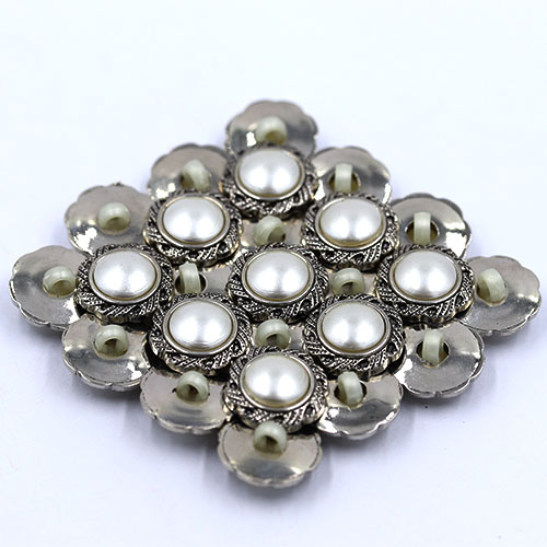 14841 Sullivans 15mm Round Pearl Plastic Button Surrounded With Silver Detailing - 21 In A Tube 