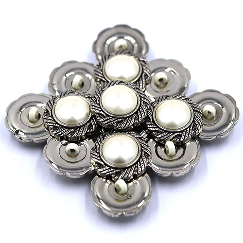 14843 Sullivans 23mm Round Pearl Plastic Button Surrounded With Silver Detailing - 15 In A Tube 
