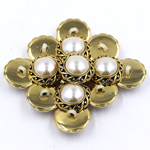 14850 Sullivans 22mm Round Pearl Plastic Button Surrounded With Gold Detailing - 12 In A Tube 