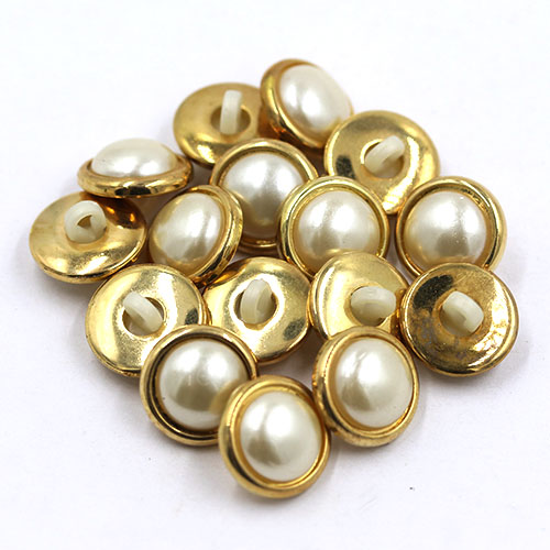 14852 Sullivans 15mm Round Pearl Plastic Button Surrounded With Gold Detailing - 17 In A Tube 
