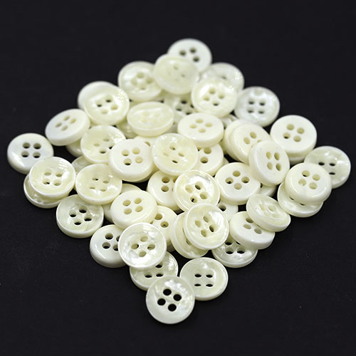 15300 Sullivans 9mm Round Plastic Pearlised Button 4 Hole - Cream - 57 In A Tube