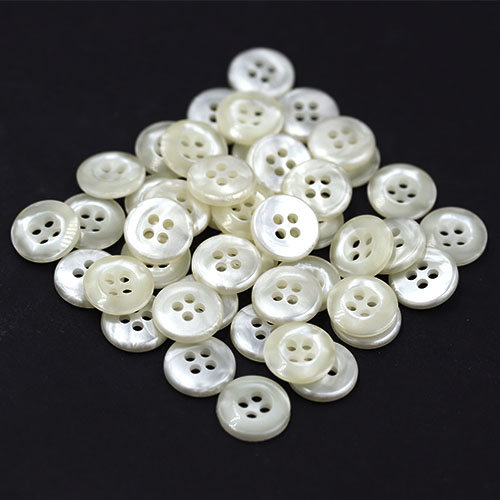 15302 Sullivans 12mm Round Plastic Pearlised Button 4 Hole - Cream - 44 In A Tube