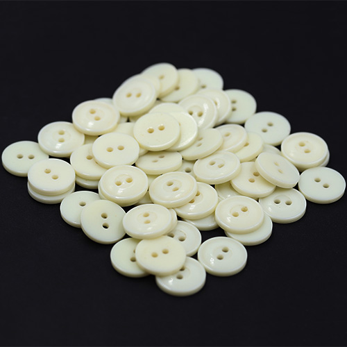 15315 Sullivans 15mm Round Plastic Rimmed Button 2 Hole - Cream - 189 In A Tube