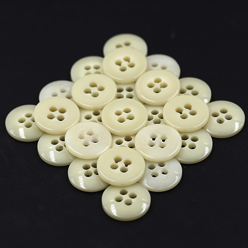15319 Sullivans 18mm Round Plastic Button 4 Hole - Dark Cream - 34 In A Tube