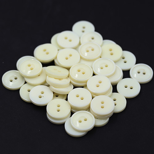 15320 Sullivans 15mm Round Plastic Rimmed Button 2 Hole - Cream - 189 In A Tube