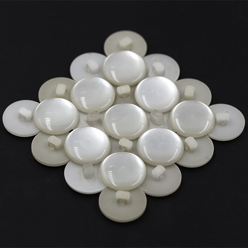 15325 Sullivans 18mm Round Plastic Pearlised Shank Button  - Cream - 44 In A Tube