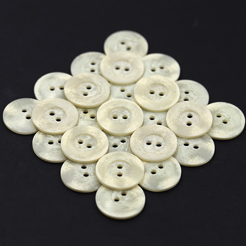 15330 Sullivans 18mm Round Plastic Opaque Button 2 Hole - Cream - 26 In A Tube