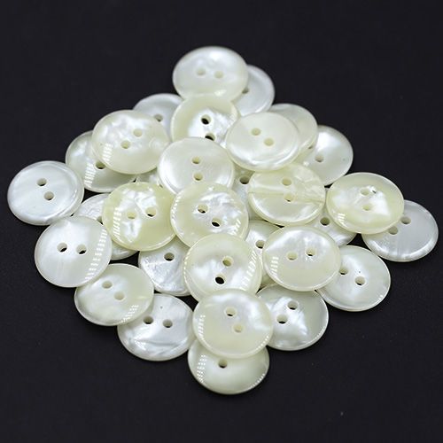 15331 Sullivans 16mm Round Plastic Pearlised Button 2 Hole - Cream - 31 In A Tube