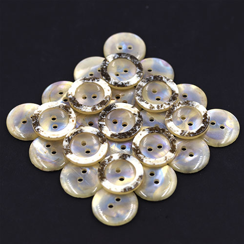 15362 Sullivans 18mm Round Plastic Pearlised Button 2 Hole With Earth Toned Border - Natural - 43 In A Tub