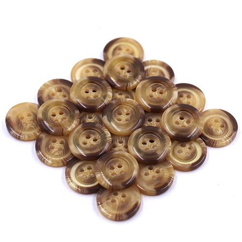15369 Sullivans 18mm Round Plastic Button 4 Hole  - Natural/caramel Two Tone Effect - 31 In A Tube