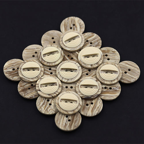 15380 Sullivans 21mm Round Plastic Button 2 Hole With Earth Toned Rim - Cream - 35 In A Tube