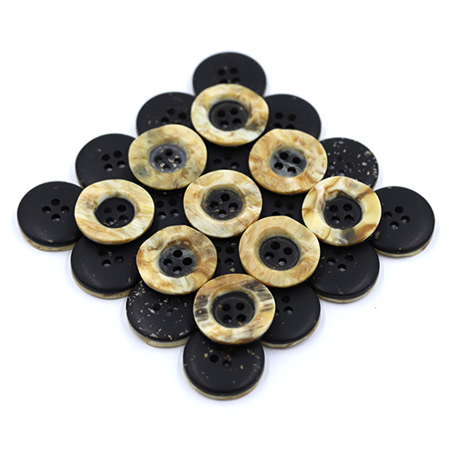 15409 Sullivans 18mm Round Plastic Button 4 Hole With Natural Earth Effect Border - 46 In A Tube