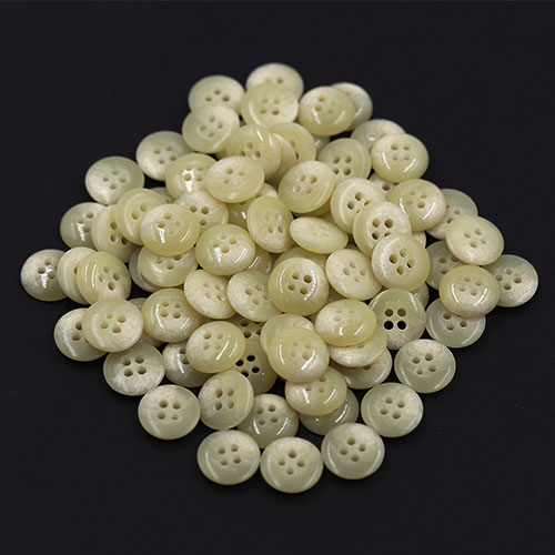 15494 Sullivans 14mm Round Plastic Button 4 Hole - Cream - 139 In A Tube