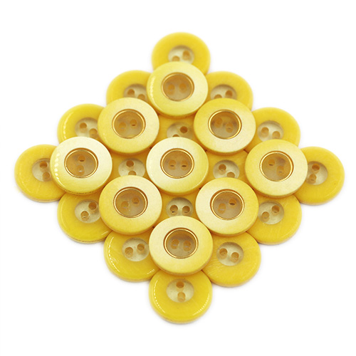 15776 Sullivans 16mm Clear Round Plastic Button 2 Hole With Block Border - Yellow - 14 In A Tube