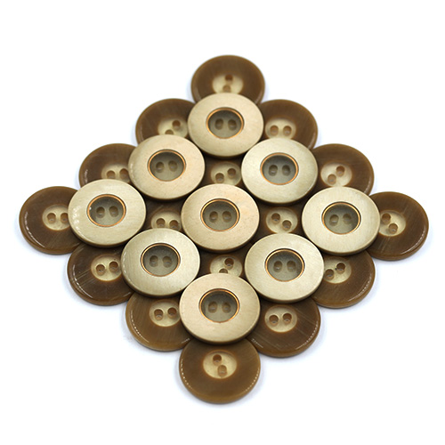 15789 Sullivans 21mm Clear Round Plastic Button 2 Hole With Block Border - Beige - 11 In A Tube