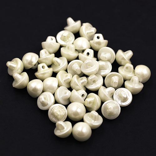 16735 Sullivans 8mm Pearl Plastic Button With Shank - Cream - Bag Of 100