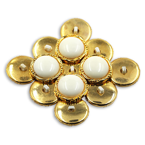 17836 Sullivans 22mm Round Plastic Button With Fine Gold Detailing - White - 13 In A Tube