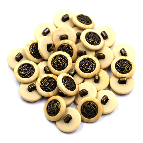 18647 Sullivans 17mm Round Plastic Button With Shank - Bronze Detailing Encase With Wooden Effect - 25 In 