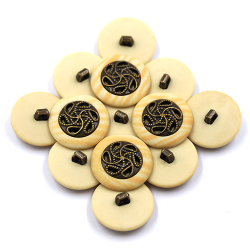 18648 Sullivans 20mm Round Plastic Button With Shank - Bronze Detailing Encase With Wooden Effect - 21 In 