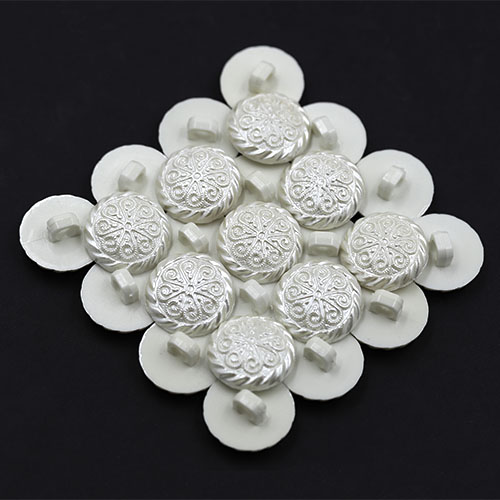 18735 Sullivans 18mm Round Plastic Button With Intricate Detailing - Pearl White - 23 In A Tube