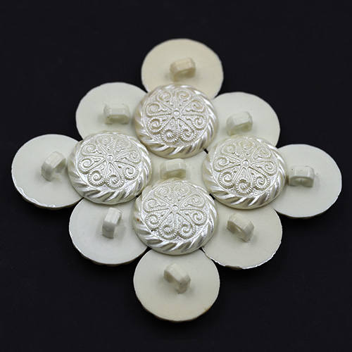 18736 Sullivans 21mm Round Plastic Button With Intricate Detailing - Pearl White - 21 In A Tube