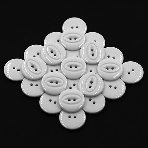 19201 Sullivans 21mm Round Plastic Button With Two Oval Lines Surrounding Hole - White - 55 In A Tube