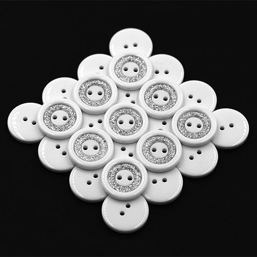 19216 Sullivans 21mm Round Plastic Button 2 Hole With Diamonte Circle - White - 40 In A Tube