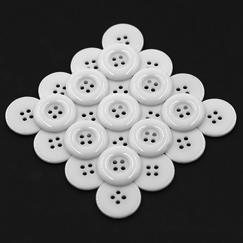 19341 Sullivans 18mm Round Plastic Buttons With Four Holes & Depressed Centre - White - 105 In A Tube
