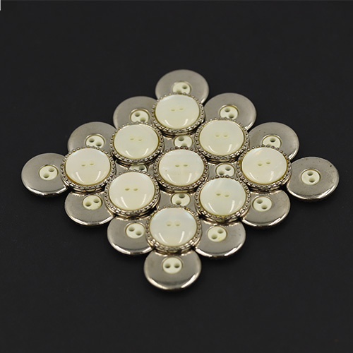19509 Sullivans 15mm Round Plastic Buttons With Two Holes - Pearlised With Silver Border - 17 In A Tube