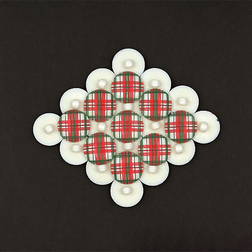 19773 Sullivans 15mm Round Plastic Shank Buttons With Red & Green Tartan - White - Bag Of 100