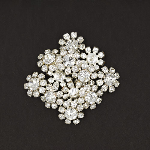 19835 Sullivans 15mm Diamonte Round Shank Button - Cluster Style - Silver - 7 In A Tube