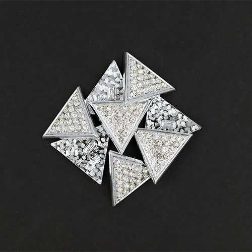 19843 Sullivans 22mm Diamonte Triangle Shank Button - Silver - 9 In A Tube