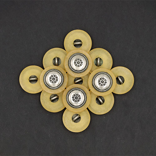 20589 Sullivans 21mm Round Metal Shank Button With Flower Detail And Frosted Border - Silver - 21 In A Tub