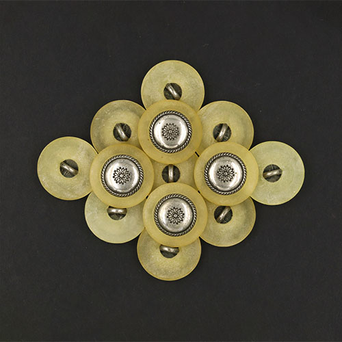 20590 Sullivans 23mm Round Metal Shank Button With Flower Detail And Frosted Border - Silver - 20 In A Tub