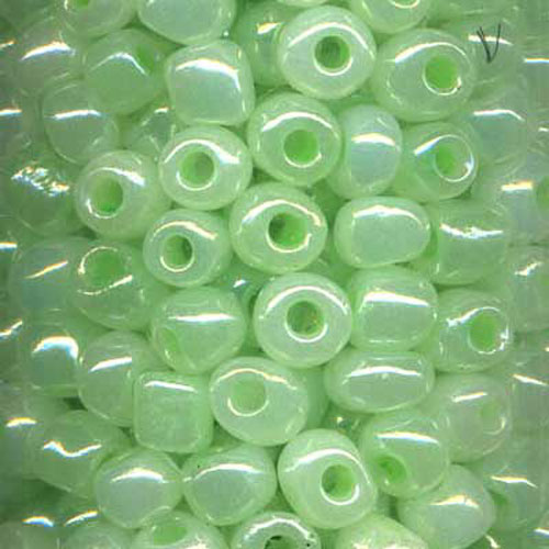 29154 Seed Bead Size 8 Pearl Green