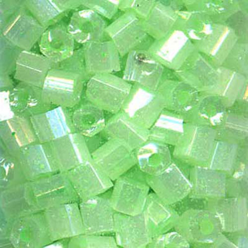 29208 Bead Bugle 2.5mm Pearl Green