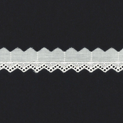 64766 Lace Cambric Flat Cream 25mm