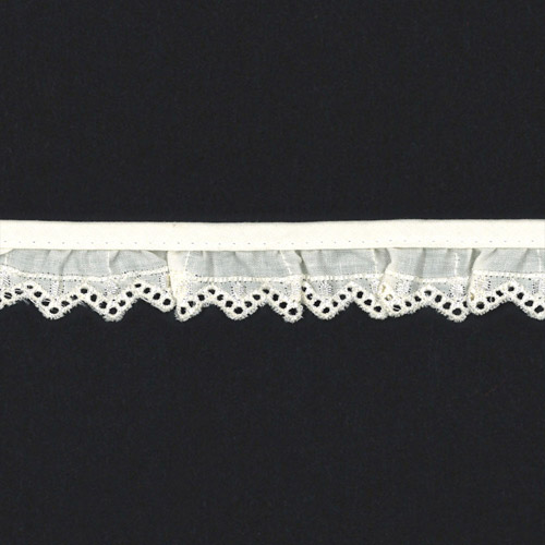 64770 Lace Cambric Frilled Cream 25mm