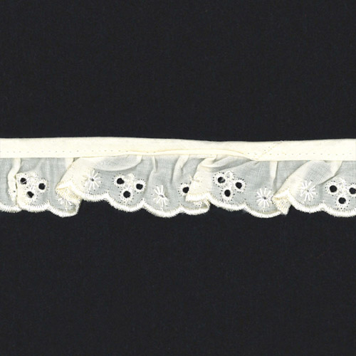 64771 Lace Cambric Frilled Cream 25mm