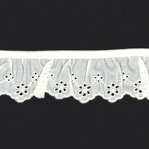 64773 Lace Cambric Frilled Cream 40mm