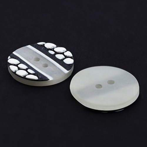 13997 Sullivans 22mm Round Plastic Button - Middle Section Opaque, Black/white Patterned - 36 In A Tube