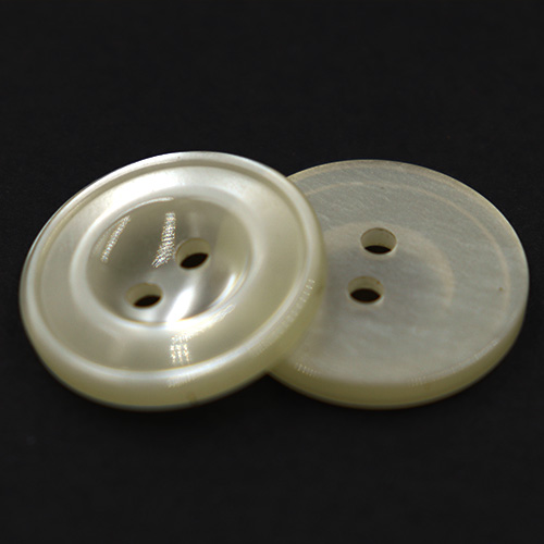 14576 Sullivans 19mm Two Hole Round Plastic Button 2 Hole - Clear Cream - 41 In A Tube