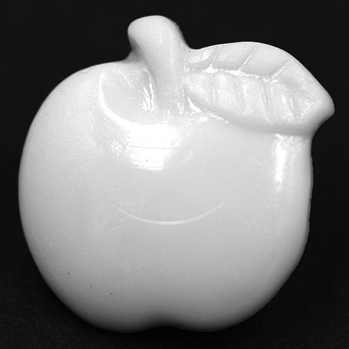 14790 Sullivans 16mm Kids Plastic Button With Shank - White Apple - 35 In A Tube