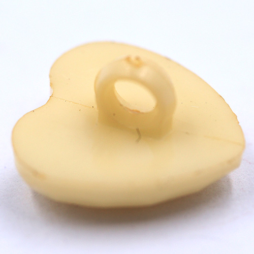 14822 Sullivans 15mm Kids Plastic Button With Shank - Cream Heart - 35 In A Tube