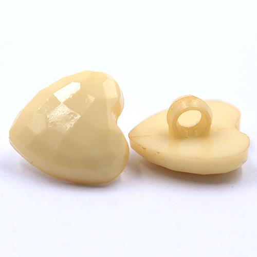 14822 Sullivans 15mm Kids Plastic Button With Shank - Cream Heart - 35 In A Tube